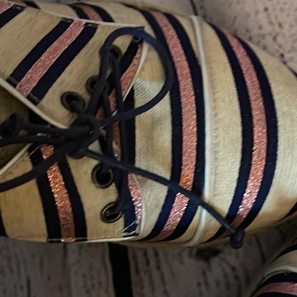 Tabatha Simmons. Wedge “espadrille” style shoe. Size 7. - Picture 5 of 6